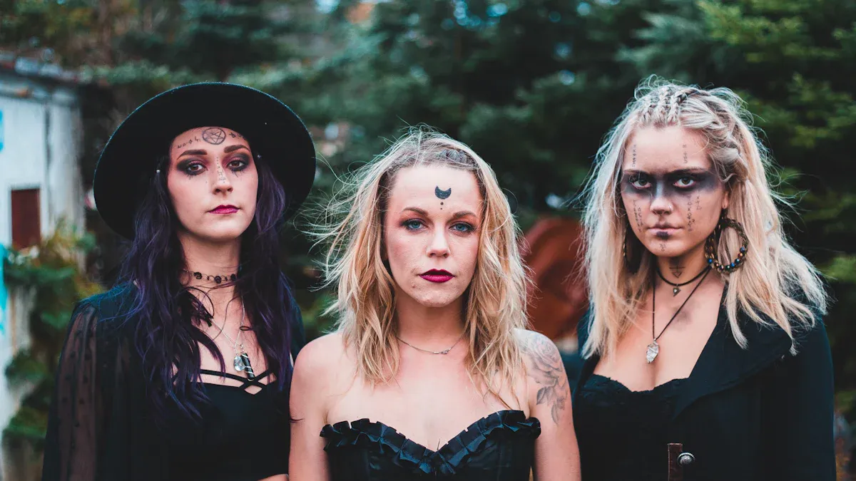 It Girl Halloween Costumes That Will Make You Stand Out